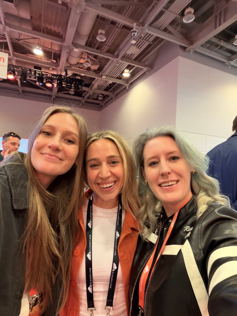 Beccalytics's tweet photo. The Miami family reunion at Cloudflare Connect 🌴❤️ https://t.co/Ne9ihhtL6D