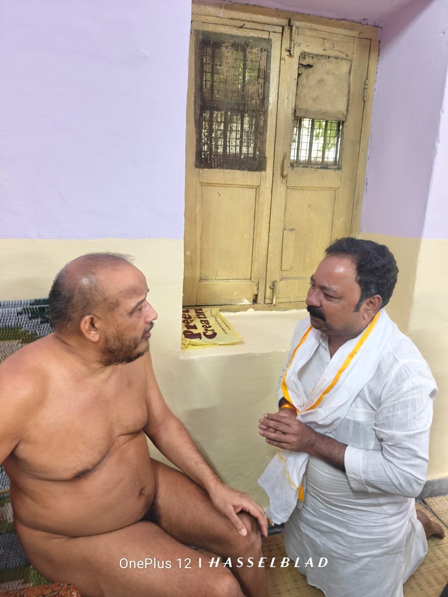Avnishjain0109's tweet photo. परम पूज्य गुरुदेव संस्कार प्रणेता ज्ञानयोगी जीवन आशा हॉस्पिटल प्रेरणा स्त्रोत आचार्य श्री 108 सौरभ सागर जी गुरुदेव के ५६वे अवतरण दिवस पर कोटि कोटि नमोस्तु आपका मोक्ष मार्ग प्रशस्त हो यही मंगल भावना 🙏
#Jainism #जैन #jain https://t.co/d5aKdsB7fp