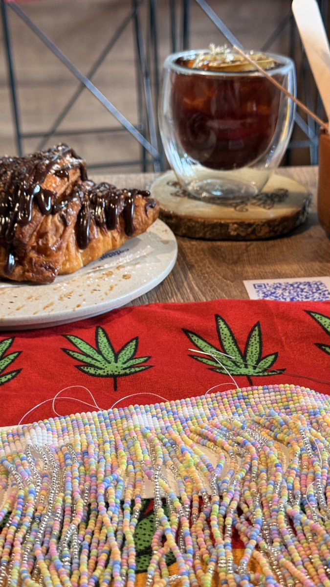 ass_sinner_'s tweet photo. Chocolate croissants, cold brew &amp; handmade little treasures. ☕🍫🖤

#SlowLiving #HandmadeJewelry https://t.co/G4678fZsxI