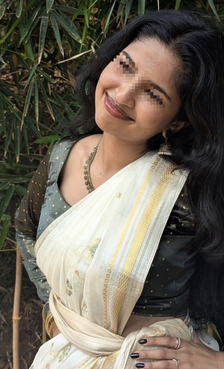 salemcallboy20's tweet photo. Follower oda classmate, Nalla saree la gummunu Iruka velutha munda ava side molaya pathe en pollu nikidhu iva molaya jacket oda sethu kadichi iva akkkul ah mondhu nalanum en poola ava vaila uttu okanum class pasanga munnadiye ellarum paathu kai adikanum🥵🥵 https://t.co/cA2mOW76R0