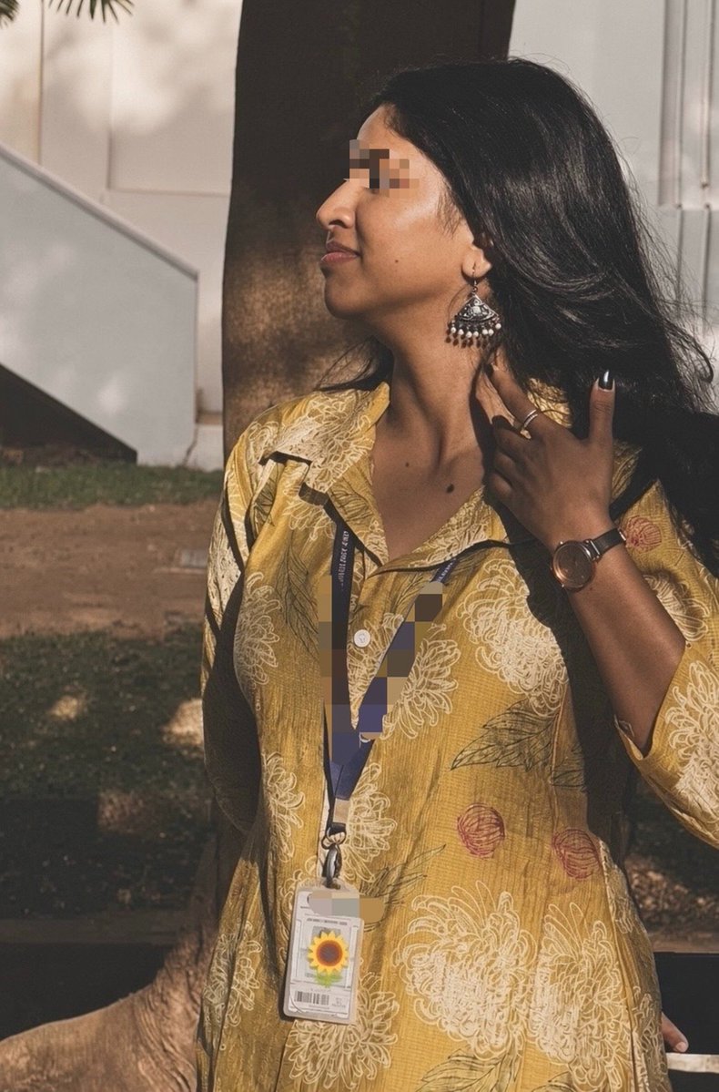 salemcallboy20's tweet photo. Follower oda classmate, Nalla saree la gummunu Iruka velutha munda ava side molaya pathe en pollu nikidhu iva molaya jacket oda sethu kadichi iva akkkul ah mondhu nalanum en poola ava vaila uttu okanum class pasanga munnadiye ellarum paathu kai adikanum🥵🥵 https://t.co/cA2mOW76R0
