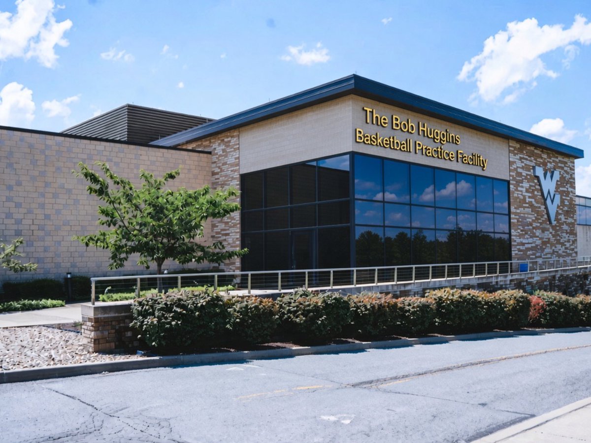 doneagain73's tweet photo. #BobHuggins #WVU @WVUhoops @michaeltbenson @wrenbaker @bhertzel @HoppyKercheval @3Guys__ 
Name the practice facility that he helped get built after him… https://t.co/urAkAjcvdC