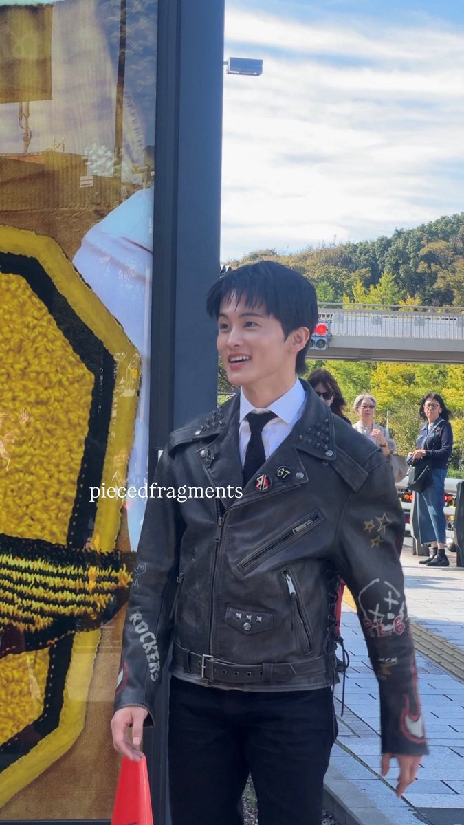piecedfragments's tweet photo. mark came out to say hi 🥹🩵

#PoloFestxMarkLee
#PoloRalphLaurenxMarkLee 
@RalphLauren https://t.co/7PzxQoftMi