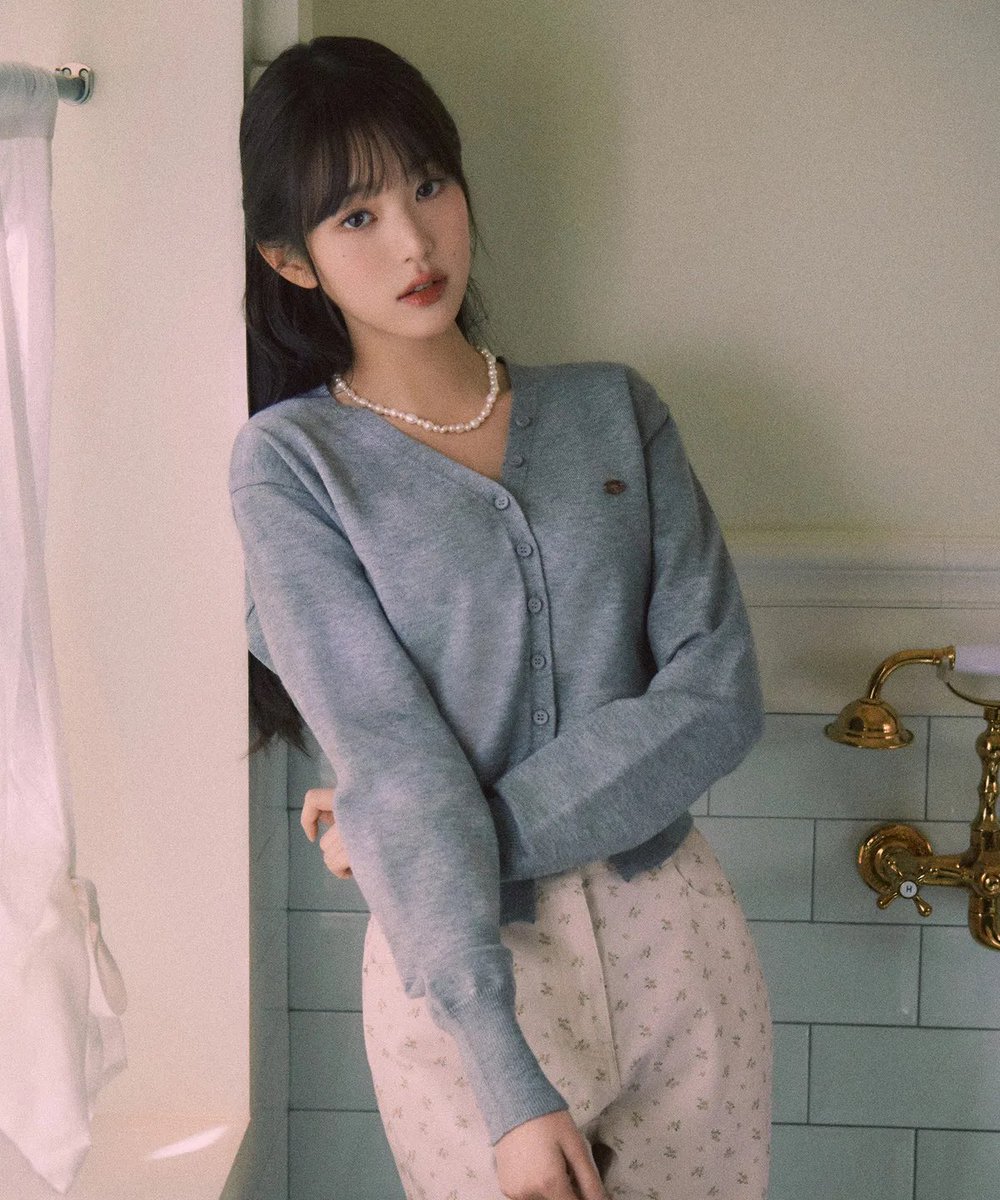 LoveUallEveryth's tweet photo. #preorder #rolarola V NECK BASIC CARDIGAN GRAY sale 45%~🍁🌬️ แบบน้องวอนยอง #IVE ใส่ ตุนไว้หน้าหนาวกันนน สีเทา ไซส์ อกก่อนยืด 34.6“ ยาว 53cm.
🏷️ 1150฿
📮ค่าส่งฟรี
💌สอบถาม/สั่งซื้อ Dm/💚Line @903fpcwz
✈️รอของ2-5วันหลังถึงบ้านเกา
#พรีออเดอร์เกาหลี #กดเว็บเกาหลี #รับหิ้วเกาหลี https://t.co/h4LPKzypLM