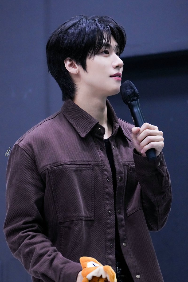 cielo_201014's tweet photo. 261021 후즈팬 팬사인회

잘갔다와👋👋

#NFlying #엔플라잉 #이승협 #차훈 #김재현 #유회승 #서동성 #후즈팬 #Whosfan #팬싸 #잔불 #Still https://t.co/l7yDPf0IwZ