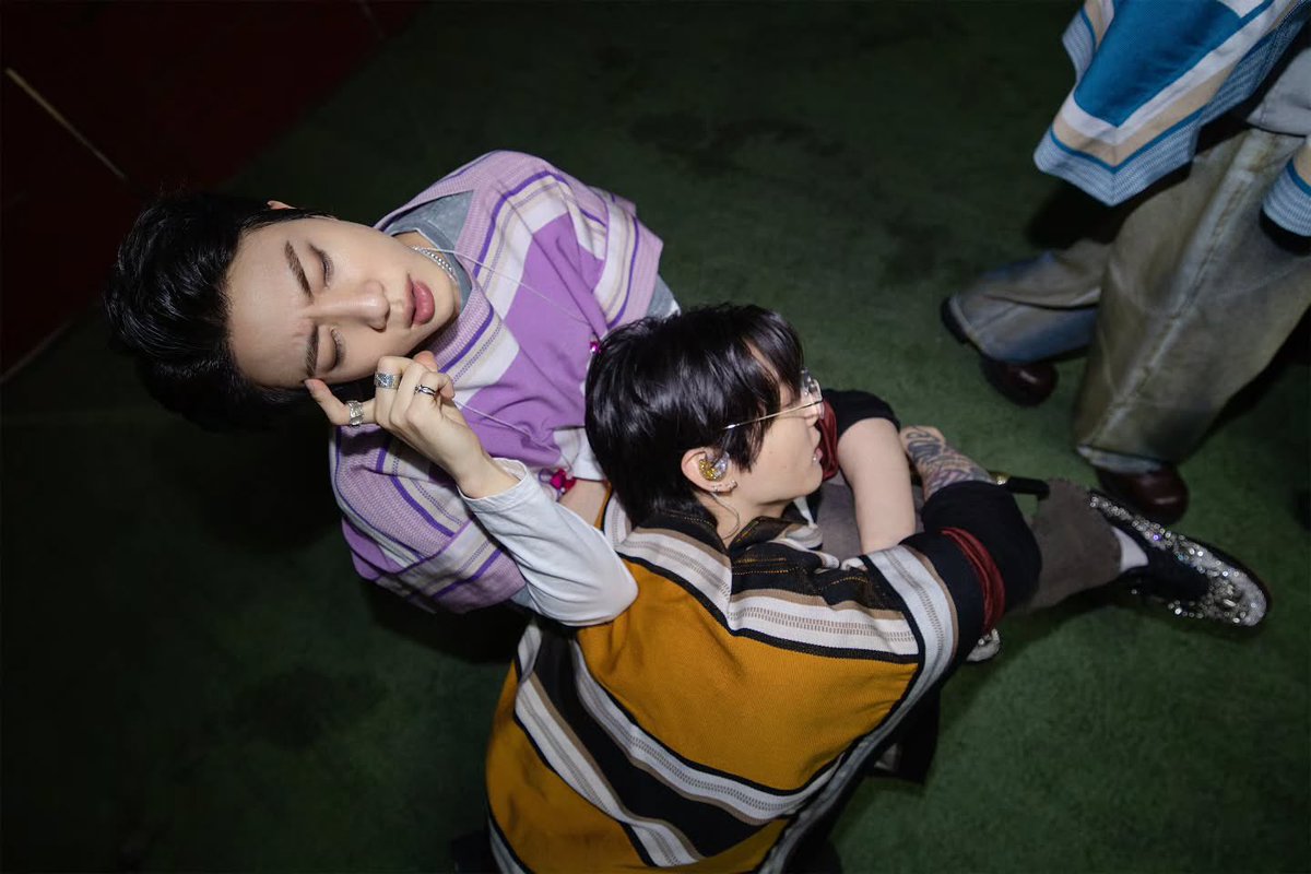 seokjinfile's tweet photo. WHAT’S GOING ON HERE 😂 https://t.co/ts2dRvGEIP