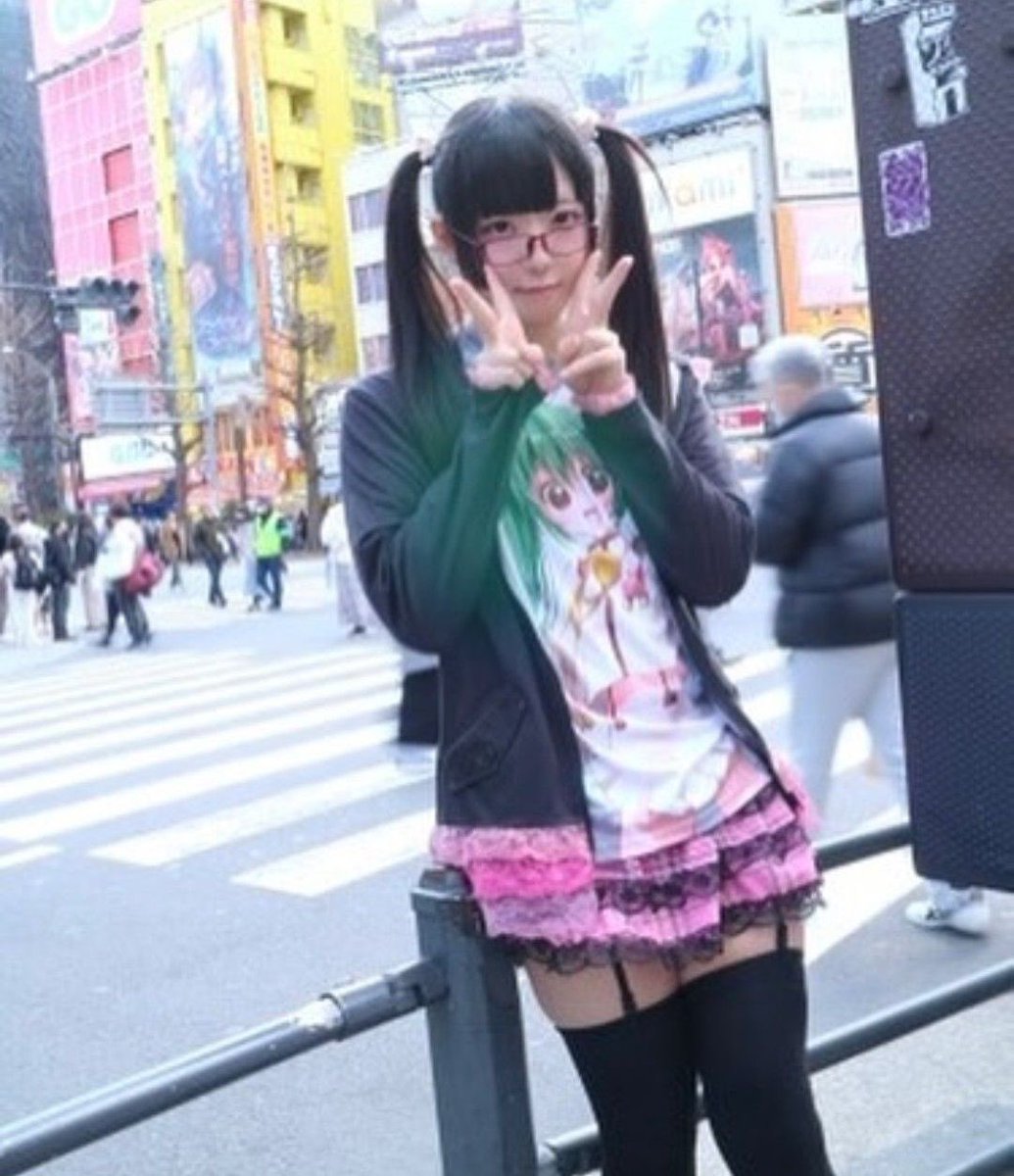 aftonpilled_'s tweet photo. how women actually want to dress https://t.co/uh5WQCdsfy