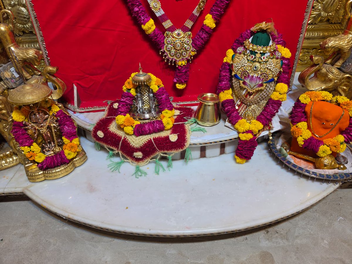 kashtbhanjandev's tweet photo. Darshan :22-10-2026
Hello Devotees 
Jai Shri swaminarayan
Shri kashtbhanjandev hanumanji Maharaj Salangpur dham.
https://t.co/3qP0lxENuX
શ્રી કષ્ટભંજનદેવના લાઈવ તથા ફોટો દર્શન કરવા માટે આજે જ એપ્સ ડાઉનલોડ કરો.
https://t.co/zgOd7Pu4DO
#salangpur #salangpurdham #swaminarayan https://t.co/YdUtC2Yjs0