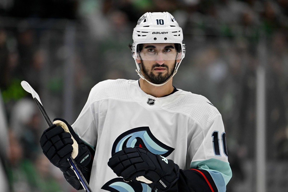 IceMetrix's tweet photo. Montreal Canadiens Mock Trade for Matty Beniers 

SEA
- Oliver Kapanen
- Alexander Zharovsky 
- Kirby Dach (Cap) 
- 2027 2nd Round Pick

MTL
- Matty Beniers 

WHO SAYS NO? 

#NHL #GoHabsGo #SeaKraken https://t.co/WqEZvJGU4G
