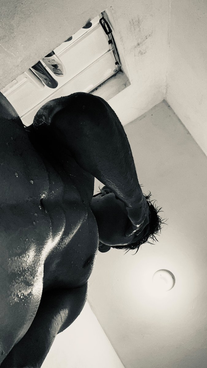 alancito20cm's tweet photo. Decidí pegarme una buena ducha para relajar 🇦🇷👀🔞 https://t.co/gWnNqC5Le6