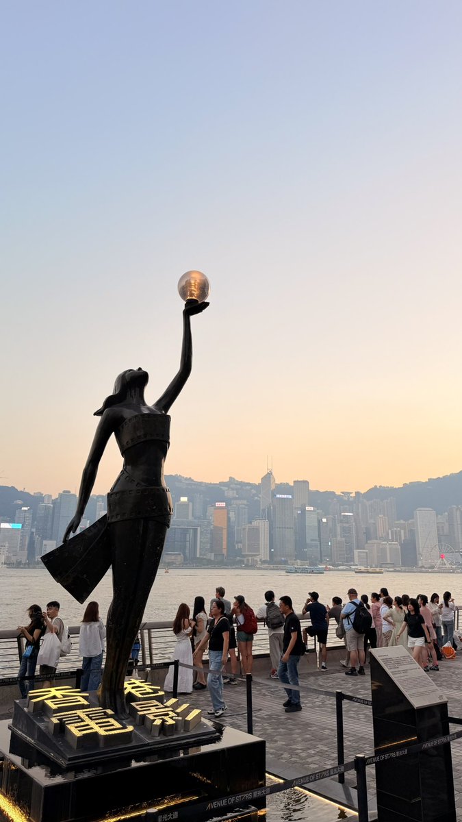 NodeBaron's tweet photo. Hong Kong 🇭🇰 vibes - Avenue of the stars https://t.co/AtQlSUMua3