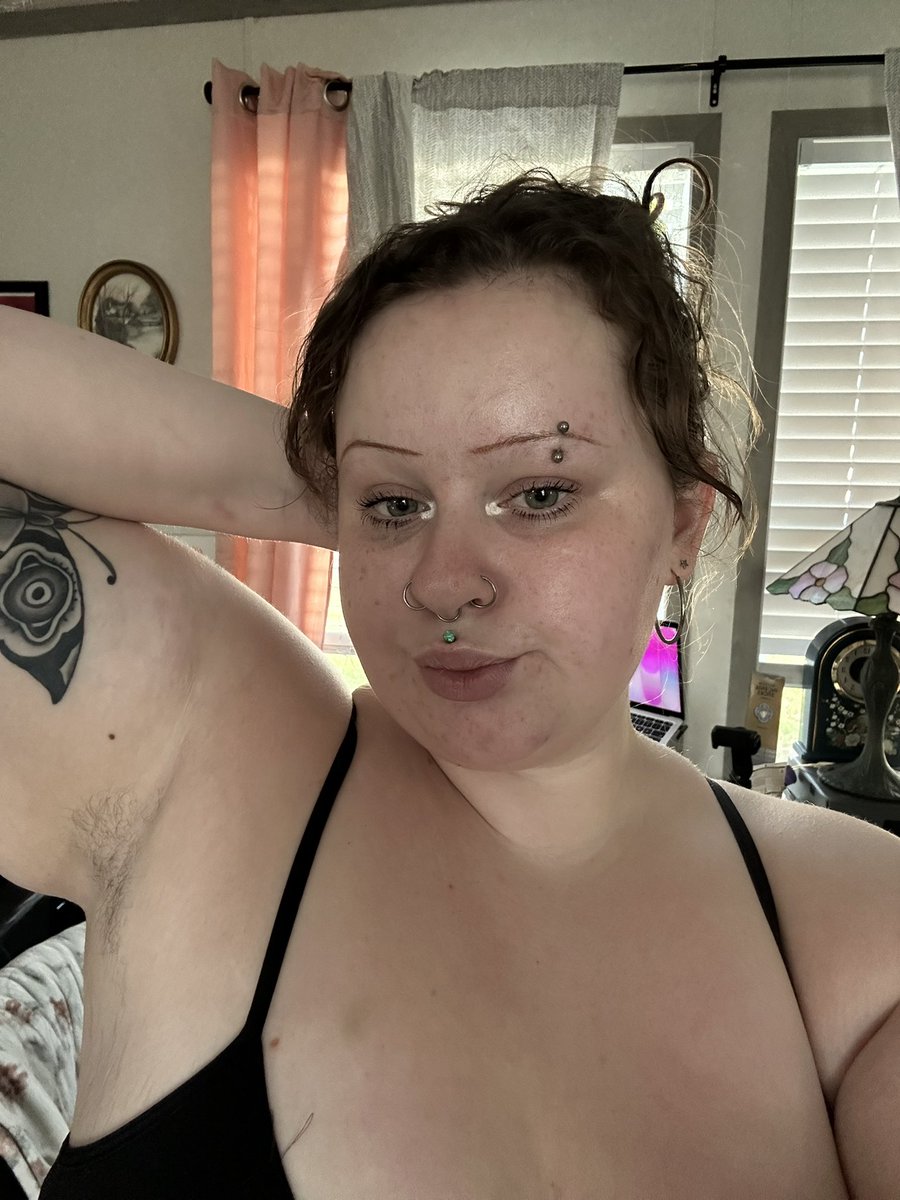 faeriegemini's tweet photo. my hairy pits look like they need a loser buried in deeply sniffing them, will it be u? https://t.co/7eVKWrLoBn