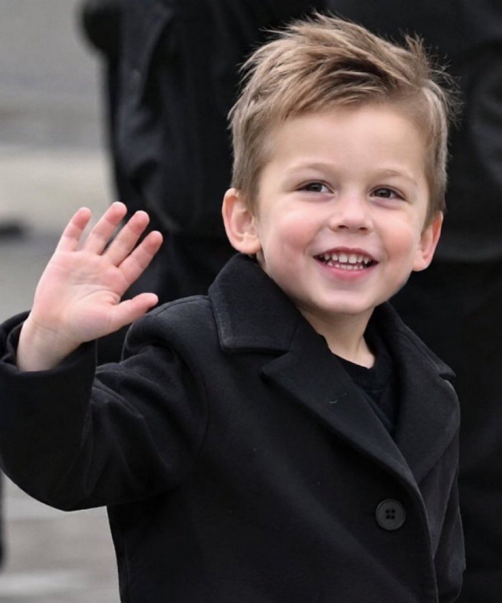 ElonInnovarbd's tweet photo. Would you wave 👋 back to Little X ♥️💕 ?

A. YES

B. NO https://t.co/hG0aaGrrRz