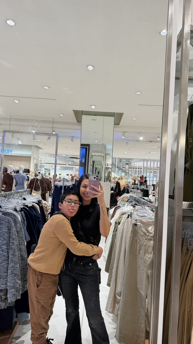 noemiiramoss's tweet photo. Día de compras para mi abuelita! 🥰 https://t.co/bSDjJhDZWX