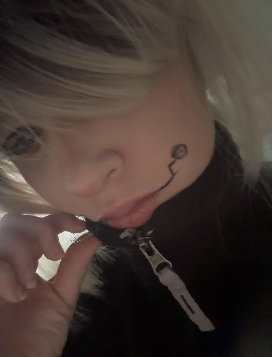 ukeslayer0 tweet picture