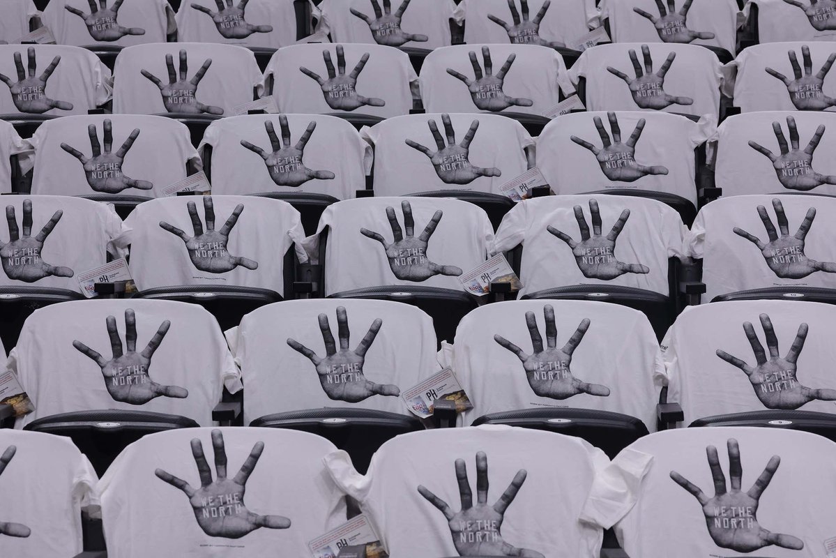 SteveRussell's tweet photo. Tonight,
Scotiabank Arena,
Toronto, Canada.
The return of the Klaw!
#WeTheNorth https://t.co/GOwR3jjJ5h