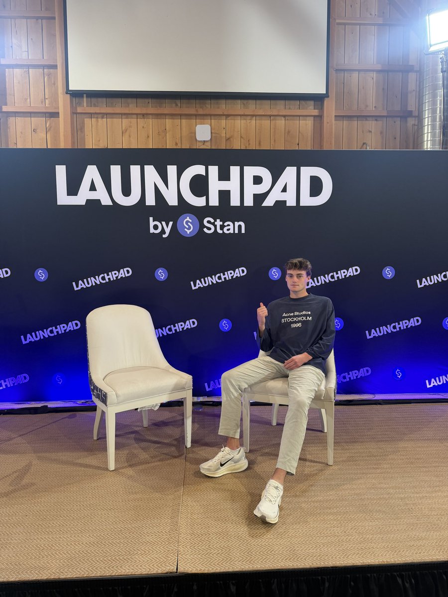 squilly's tweet photo. Hey X, I’m Squilly

I’ve never really introduced myself on here so ig now is a good time

I’m a junior in college and in the past 2 years, I have…..

- worked at Barstool Sports at 19
- almost dropped out (didn’t 🥲)
- started a company and got accepted into Stan Launchpad (100k accelerator)
- was an early hire to the rocket ship @sideshift_app 
- still play college tennis
- mogged @nicholasnlawton 

Just turned 20 and gonna keep posting about my adventures on here 

DM me and let’s connect