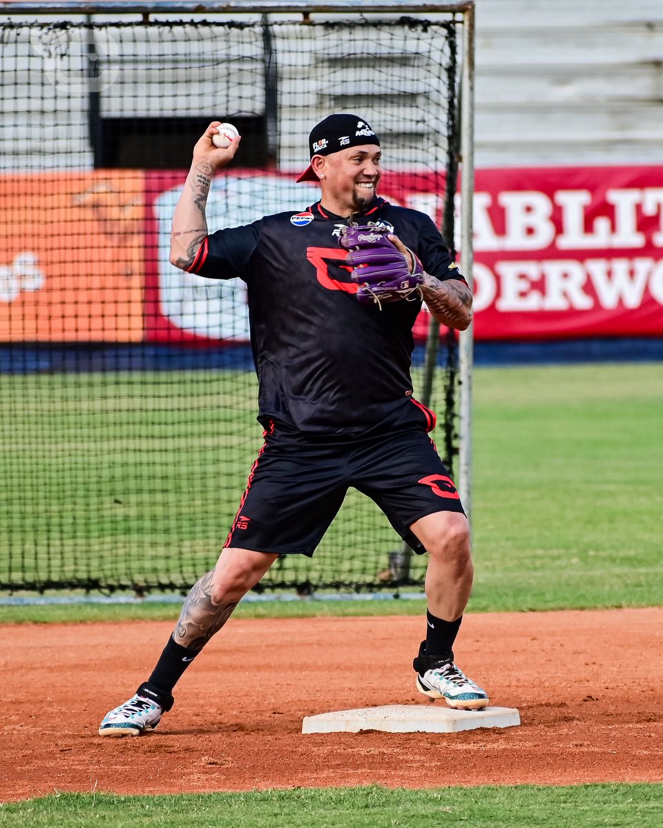 CardenalesDice's tweet photo. ¡Bienvenido a casa, capitán! 🫡

Hoy recibimos la incorporación de Ildemaro Vargas, quien comenzó a entrenar con el equipo. En los próximos días anunciaremos su ingreso al roster ✅

#SomosUno🆑 https://t.co/HNIwHP9WRL