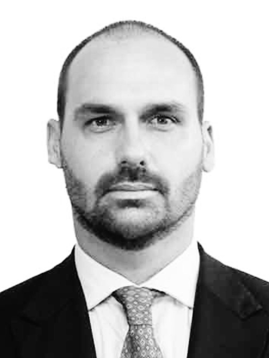 NP__Oficial's tweet photo. 🚨 ATENÇÃO l Se Flávio Bolsonaro perder as eleições pro Lula, Eduardo Bolsonaro pode ser extraditado pela justiça dos EUA https://t.co/vhf6VOBdkL