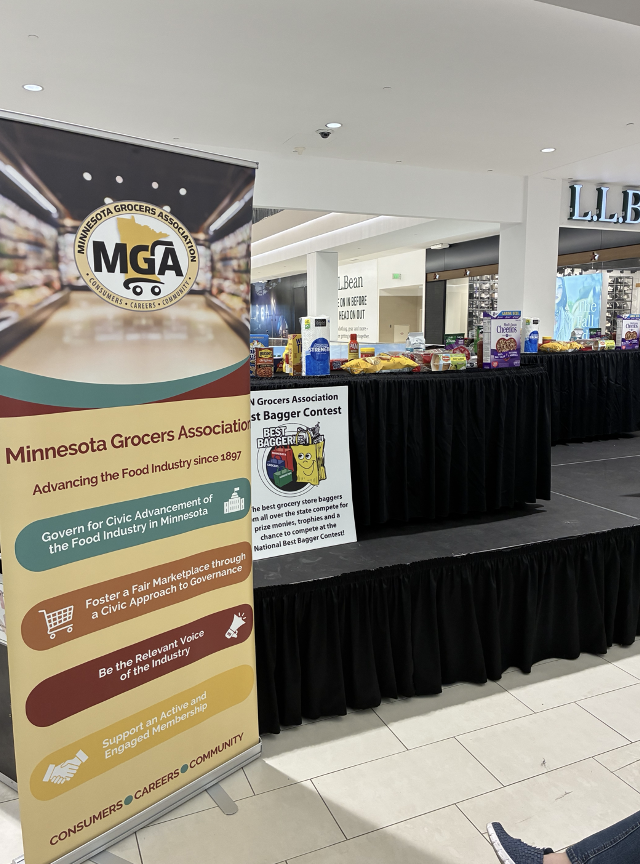 MNCommerce's tweet photo. What an exciting weekend at the Mall of America for the annual Best Bagger competition! A huge shoutout to all the competitors and a special thank you to our Weights &amp; Measures team for helping keep the competition fair, fun, and incredibly accurate. https://t.co/rIluEkBX0s