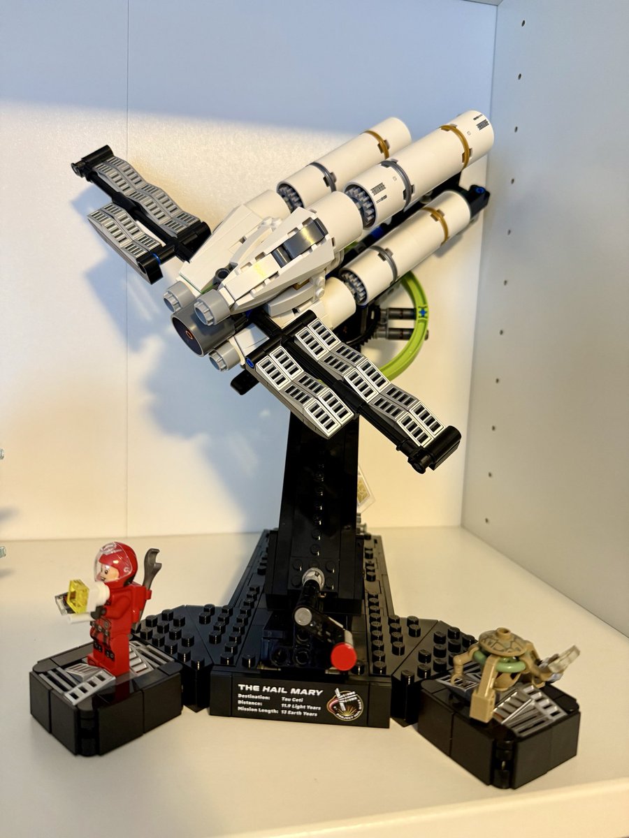 MapleMomEh's tweet photo. Built my Project Hail Mary LEGO today on stream! 🥰 https://t.co/WGcf0D9OQh