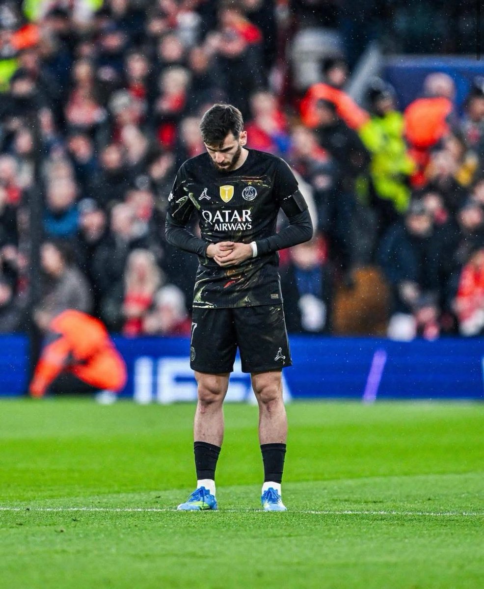 _BeFootball's tweet photo. 🚨🚨 AVANT LA BLESSURE DE KVARA 🇬🇪, LE PSG ENVISAGEAIT DÉJÀ DE SE RENFORCER AU POSTE D’AILIER GAUCHE POUR JANVIER ! ⚡️❤️💙

Un profil jeune à haut potentiel est recherché.

La blessure de KVARA devrait conforter le club dans son projet.

𝗦𝘂𝗽𝗽𝗼𝗿𝘁𝗲𝗿𝘀 𝗽𝗮𝗿𝗶𝘀𝗶𝗲𝗻𝘀, 𝘃𝗼𝘂𝘀 𝘃𝗼𝘂𝗹𝗲𝘇 𝘃𝗼𝗶𝗿 𝘃𝗲𝗻𝗶𝗿 𝗾𝘂𝗶 ? 

(@lequipe)