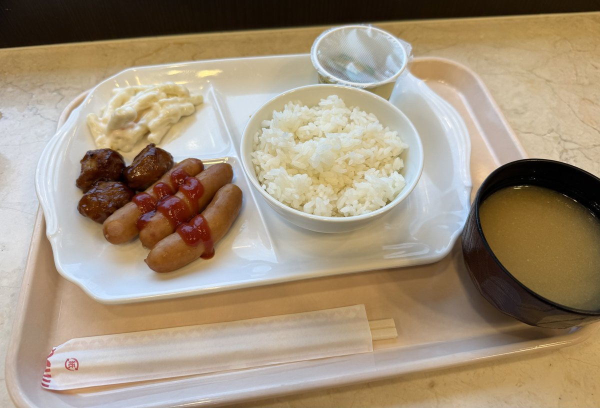 ICCHY8591's tweet photo. 戦い前の腹ごしらえ。

こんな天気でも朝ご飯、ありがたい。

だっしゃ！ https://t.co/wSQRQvwQva