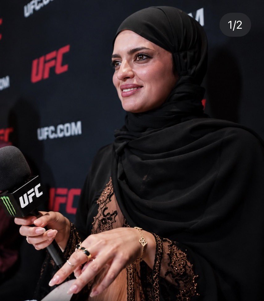 FounderDesi420's tweet photo. Love seeing Nina transition to a hoejabi https://t.co/psRgr65BgG