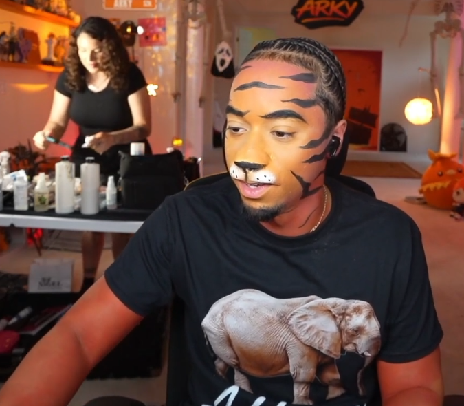shyronic's tweet photo. arky got tiger makeup done cuz his cubito's been drawn with tiger ears, que cutee https://t.co/9LRM8TXJJ4