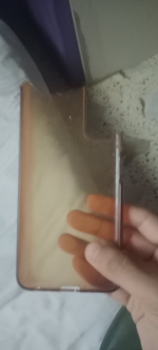 AngelRandomize's tweet photo. Debo checar esto porque si urge, por andar de ansioso mi teléfono se quedo sin funda protectora, las compañías deben hacer las fundas más resistentes y anti mordidas :v https://t.co/Rh6x5gUc6t