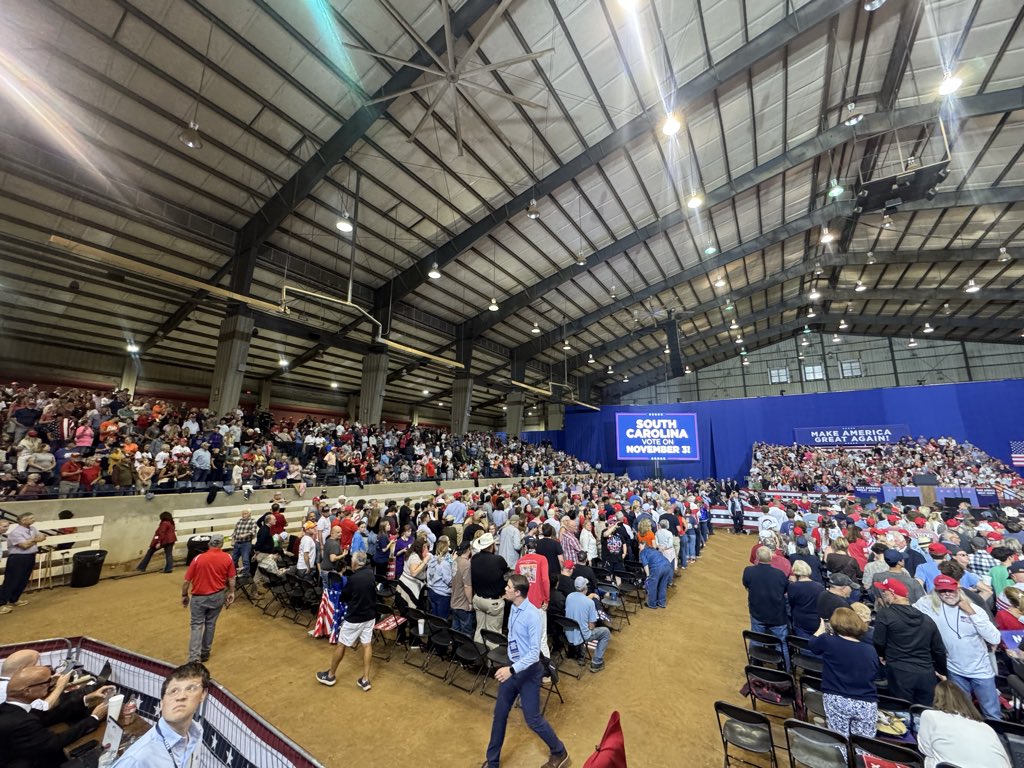 JoeBReporter's tweet photo. It’s just after 640 pm and the arena has filled in. A few people were still trickling in. Trump is scheduled to speak at 7pm. https://t.co/mGgpWivszh