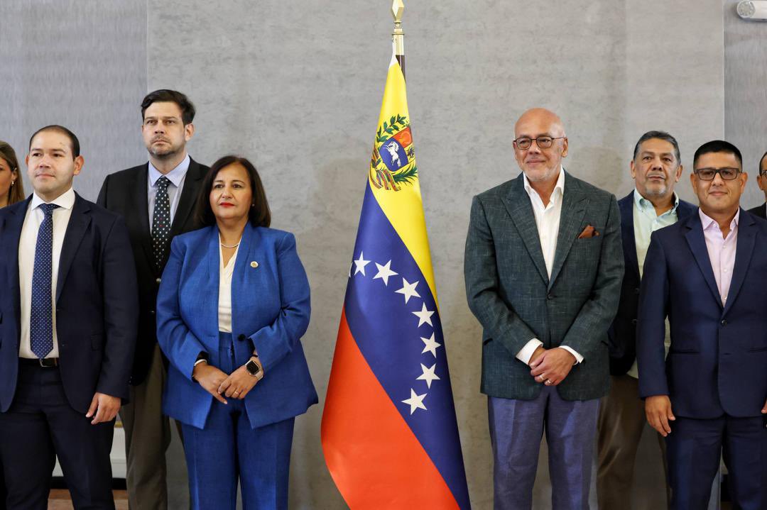 jorgerpsuv's tweet photo. En desarrollo la última plenaria del tercer ciclo de conversaciones. https://t.co/n46lLsSMaC
