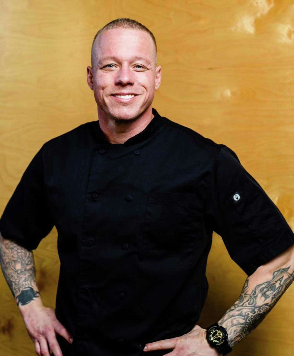 CaseyToGo's tweet photo. It's even more fun rewatching Season 6 of Hell's Kitchen when you know who Van's mom is. https://t.co/cFZKwIu03s