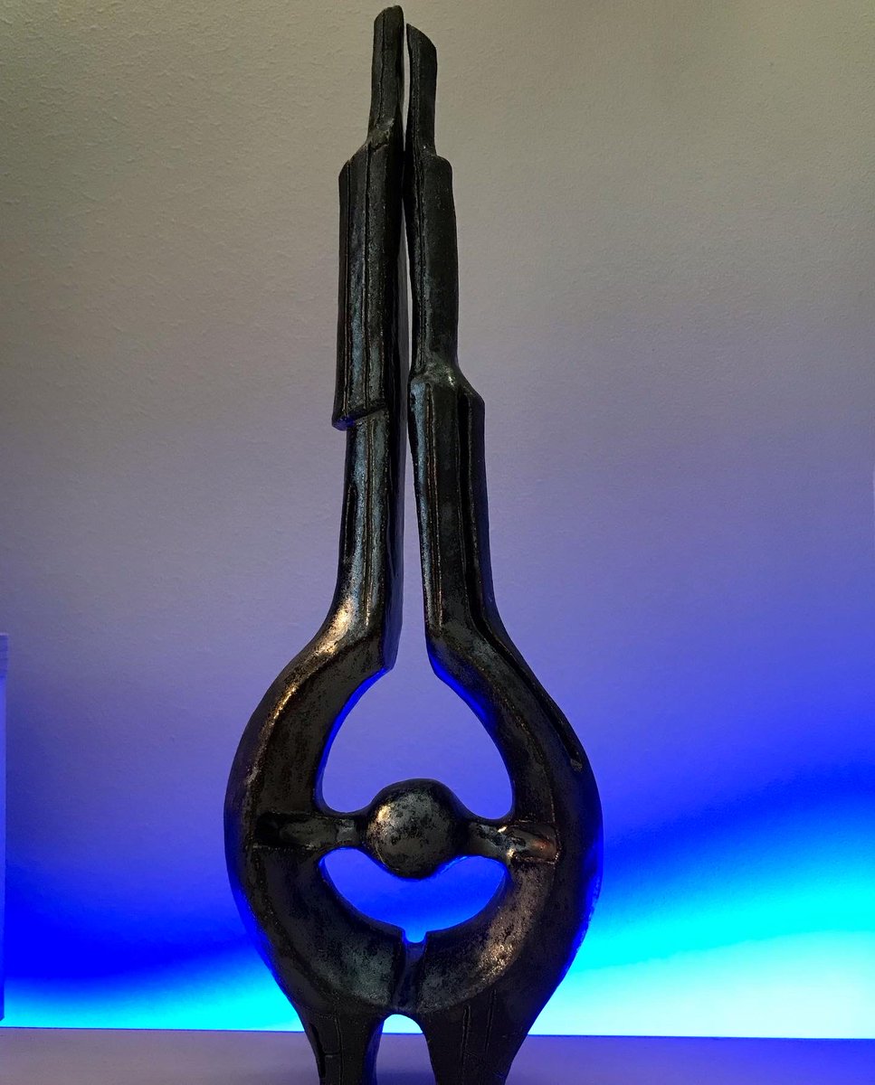 null0set's tweet photo. Я так любила Mass effect, що для чергового і останнього наразі проходження вже ремастеру трилогії перед вторгенням зробила собі з кераміки ретранслятор (mass relay) і поставила біля компа. Сподівалась пройти нову частину в мирний час так само, ех https://t.co/Uc9yTAtmsP