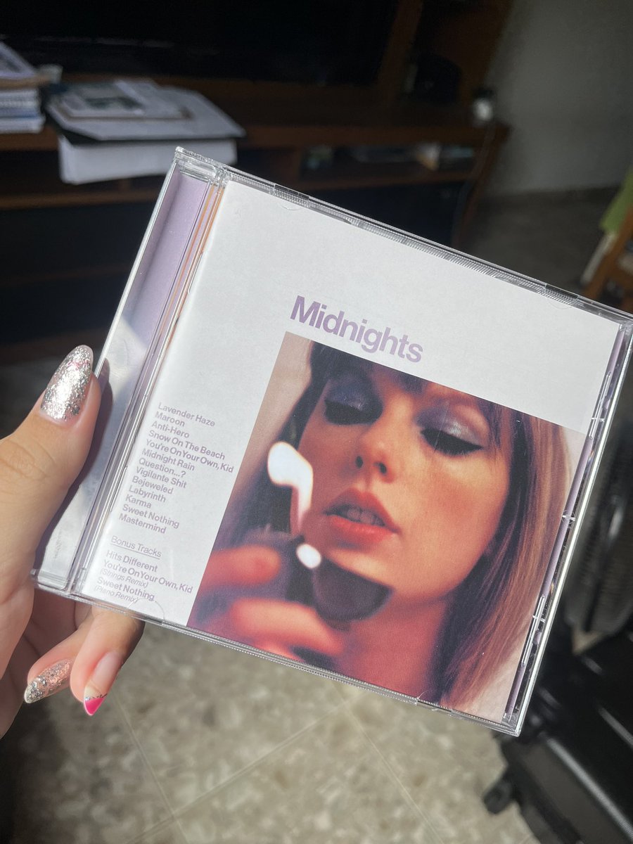 yourelosingmari's tweet photo. 4 years being a girl that loves making friendship bracelets, being bejeweled and being grateful for being able to listen to this amazing album! I love you forever, mid!!! #4YearsOfMidnights #MidnightsTS πππ @taylornation13 https://t.co/eRcJh0fc77