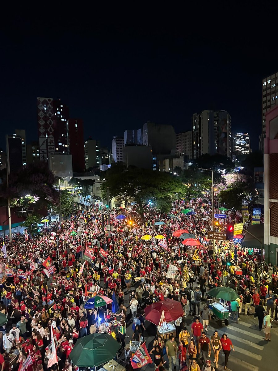 reporterenato's tweet photo. Belo Horizonte tem ato em apoio a reeleição de Lula. Manifestação reúne multidão no centro da capital mineira.

📸Felipe Guimarães https://t.co/EXwQyJtVlY