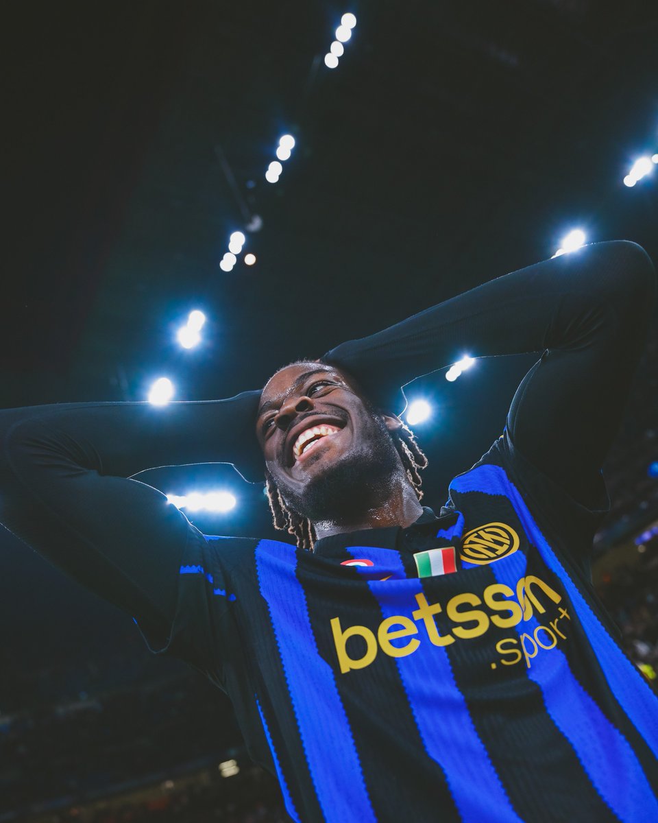 Inter_en's tweet photo. What a night! 🫸😁🫷 https://t.co/mdzXrhhQXw