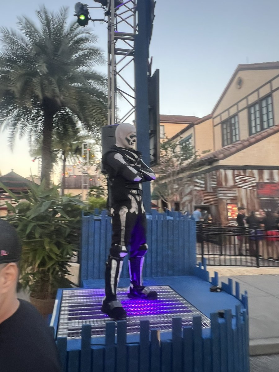PreformedFN's tweet photo. Yo I found skull trooper https://t.co/oAfud7OhIW