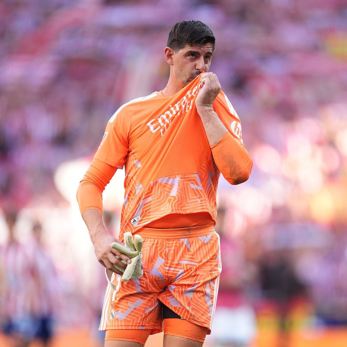 ActuFoot_'s tweet photo. 🚨🚨 Thibaut Courtois 🇧🇪 : « JE SUIS PROCHE DE PROLONGER MON CONTRAT. ✍️

JE VEUX PRENDRE MA RETRAITE AU REAL MADRID. » 🤍 

🎙️ zone mixte https://t.co/JQ6RlADDoE
