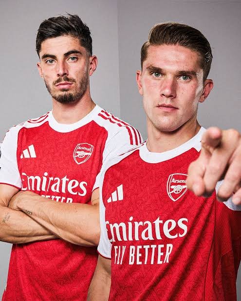 SportsQoner's tweet photo. 🚨 🗣️ " HIS TIME MIGHT BE AROUND THE CORNER" 🇸🇪 

 Mikel Arteta has hinted that Viktor Gyökeres could receive more starts and substantial minutes as his hunger for goals grows and Kai Havertz struggles for form.

🎙️ "I'm seriously considering giving him (Viktor) more starts and minutes. The man is hungry for goals. 

🎙️ “Kai knows he needs to improve, but let’s be honest… he is still my favourite. Viktor can score a hat-trick in training, and I will still ask Kai if he’s feeling okay. My heart and my tactics are currently having a disagreement!”

Let's see who starts against Everton on Sunday 😂🔴⚪ 

||#Arsenal || #ViktorGyokeres || #KaiHavertz || #Bayern ||

https://t.co/xgYnSqIMfF
