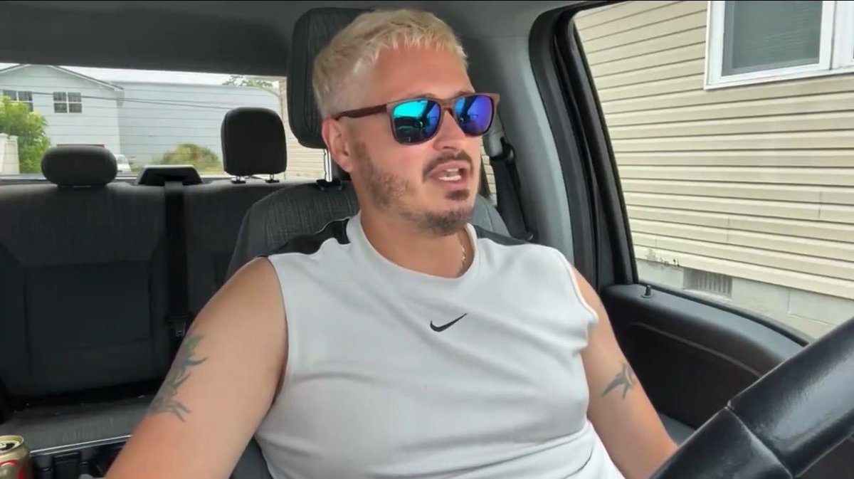 the_matt's tweet photo. You're literally a 38 year old with your hair dyed like Justin Timberlake from the 90s

With man boobs

Of all the people that shouldn't insult others, you're up there https://t.co/Bd4JbpLi9O