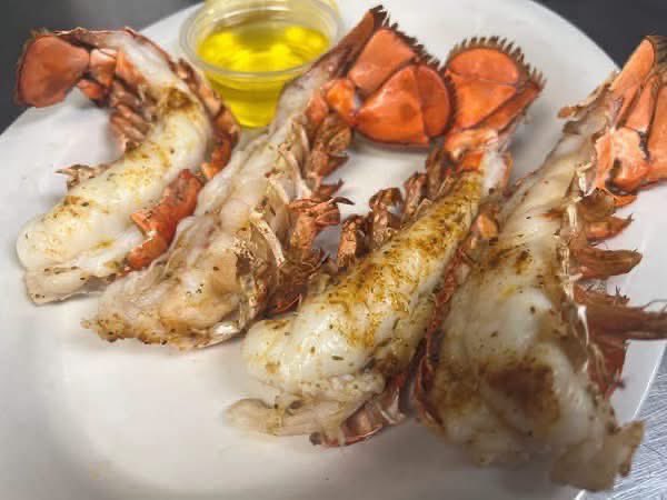 winkinglizard's tweet photo. 🦞 It's your last chance to get crackin'🦞

Our final Clambake Weekend of the season starts FRIDAY. Available at:
📍Bedford Hts
📍Copley 
📍Lizardville-Copley &amp; Bedford Hts

Come celebrate the end of clambake season with one more delicious weekend! 

 https://t.co/vfMo9tA71g https://t.co/bu0jbBy59F