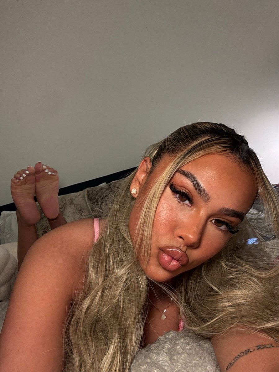 Bambibabes66's tweet photo. 😘👣 https://t.co/XVu0kkgEa1