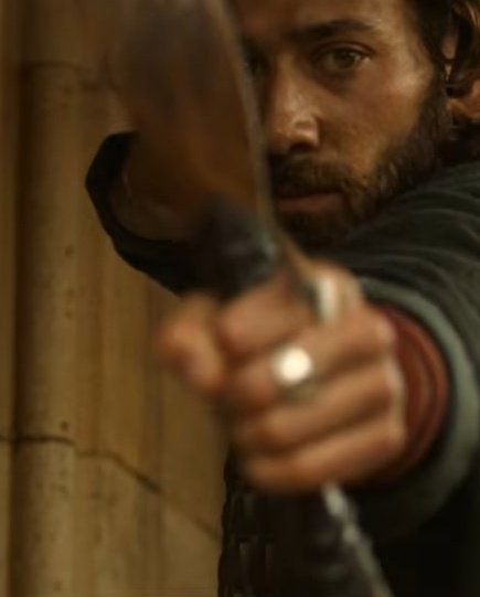 armeneIos's tweet photo. so what are the chances that he's wearing elendil's ring https://t.co/rwo2cFVlQI