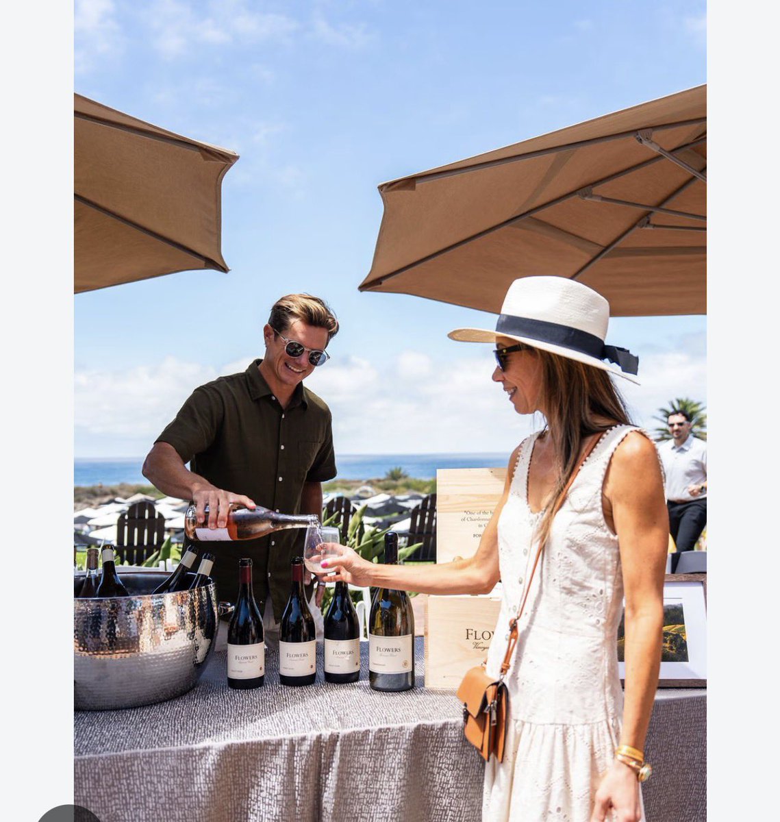 starzenith33's tweet photo. It’s happy hour 🍹🍸🍷by the pool! Catered food! Meet your new neighbors #realestate #Aquariuspluto #UranusGemini #trine https://t.co/IKd9qW5trq