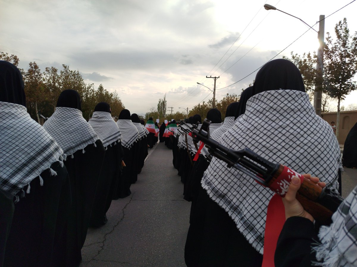 avazehjan's tweet photo. جان فدای وطنم درست مثل شهیده ملیحه عطاالهی که درس عشق به وطن داد و خود نیز زندگی کرد...

#مرکزی_ایران
#سنگر_محلات https://t.co/sY1XfSpPaA