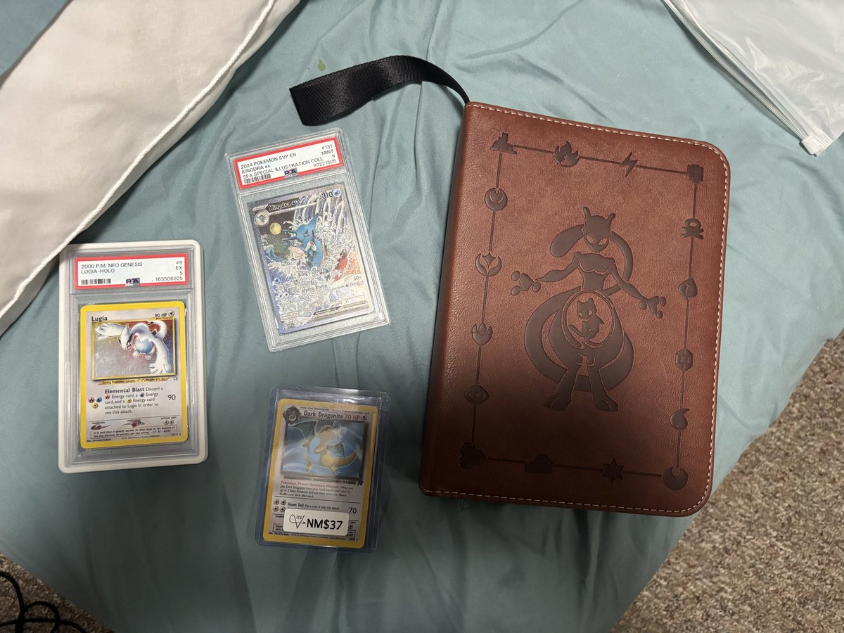Colonelchery's tweet photo. Trade my gold greninja and a few singles for the others and picked up my first binder and gotta say very happy how it all turned out today https://t.co/cc8fGstvxT