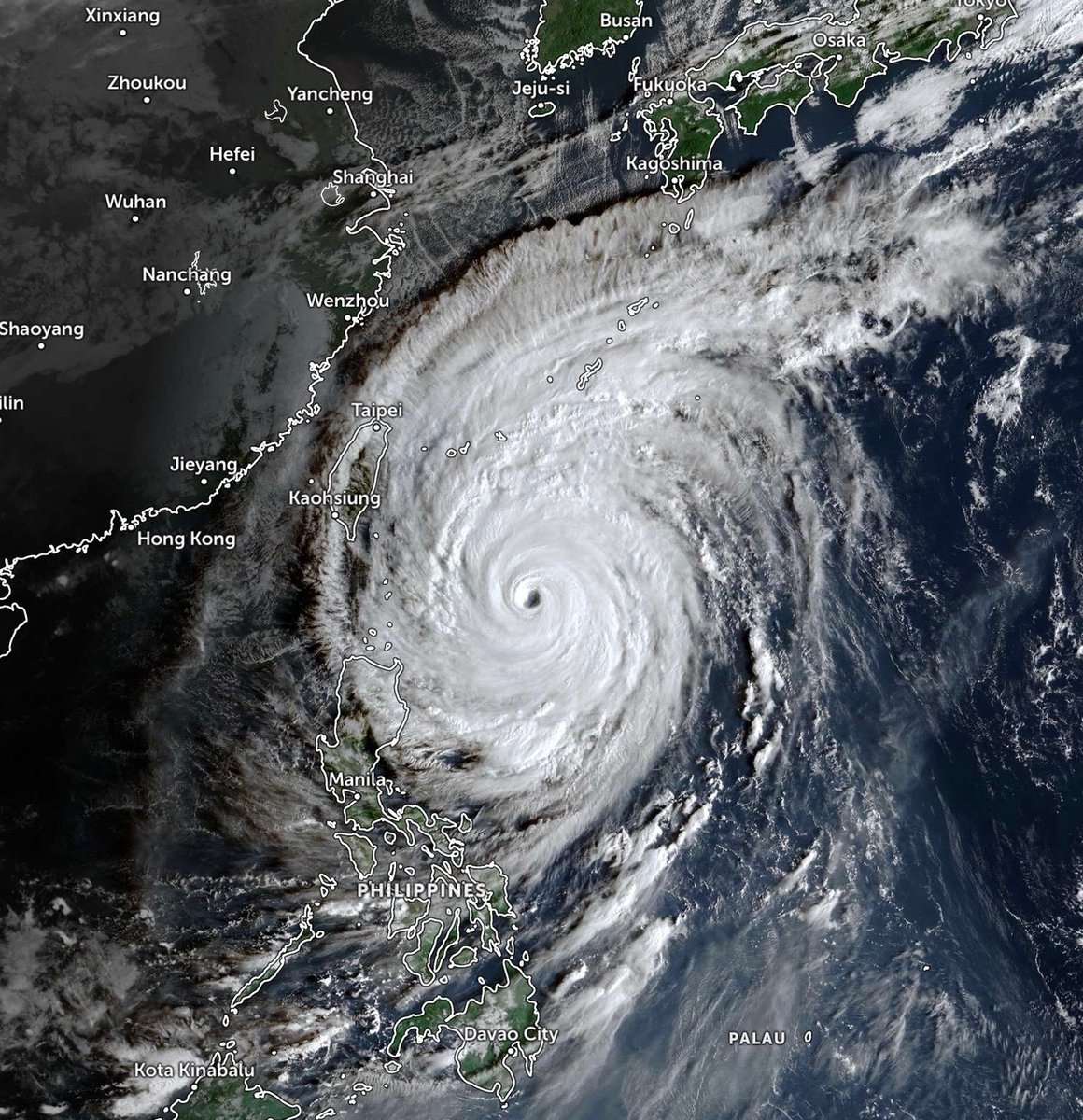 BackpirchCrew's tweet photo. The cloud shield of Super Typhoon Champi now stretches from the Philippines to mainland Japan. https://t.co/6wBq8FQtuj
