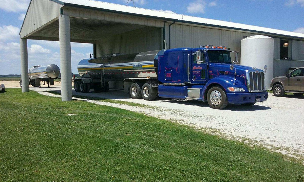 OverdriveUpdate's tweet photo. Hats off the memory of "Milkman" Bill Wilker, 3M-plus-miler milk hauler whose old Peterbilt 386 piloted for Moeller Trucking is pictured here from Overdrive back in 2018. Sadly, Wilker passed on last week, and Long Haul Paul offered this tribute: https://t.co/hRVNIsfUaI https://t.co/pSgpb7S4nR