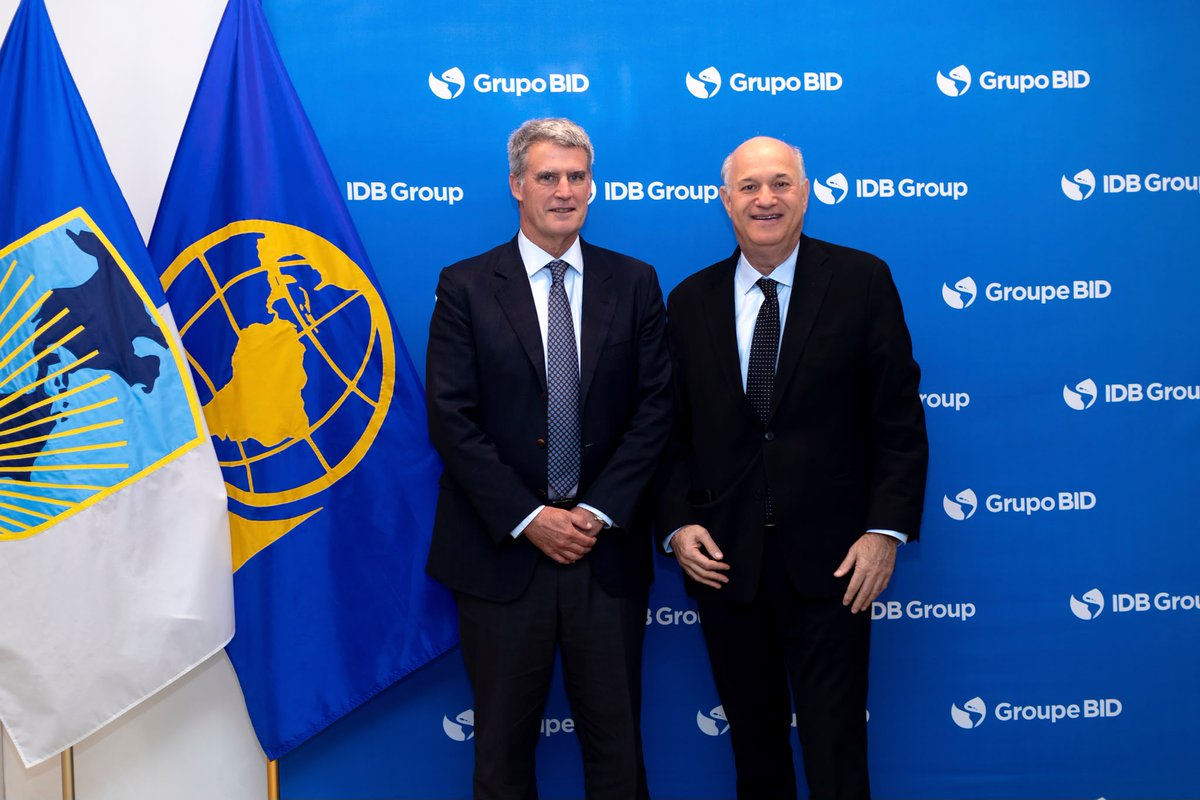 igoldfajn's tweet photo. Good meeting with @alfonsopratgay, new Co-Chair of the Inter-American Dialogue, and @RebeccaBillChav, the organization's CEO.

We discussed strengthening cooperation on shared priorities, including security, as well as joint country engagements and dialogue.
-----
Buena reunión con Alfonso Prat-Gay, nuevo copresidente del Diálogo Interamericano, y Rebecca Bill Chavez, CEO de la organización.

Conversamos sobre cómo fortalecer la cooperación en prioridades compartidas, incluida la seguridad, así como sobre el trabajo conjunto con los países y el diálogo.
-----
Boa reunião com Alfonso Prat-Gay, novo copresidente do Diálogo Interamericano, e Rebecca Bill Chavez, CEO da organização.

Conversamos sobre como fortalecer a cooperação em prioridades compartilhadas, incluindo segurança, além da atuação conjunta com os países e do diálogo.
